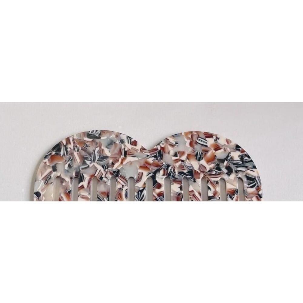 Block M Shaped Hair Comb In Marble Pattern - Picture 2 of 3